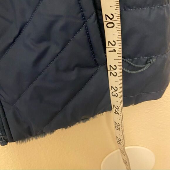 The North Face Women's Mossbud Insulated Revesible furry Vest Blue Wing Teal -S - Picture 12 of 12